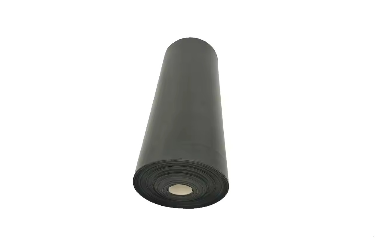Les films de construction sont fabriqués en LDPE. Les largeurs productibles vont de 2 000 mm à 4 000 mm. Ils peuvent également être extrudés en différentes couleurs ou en transparent. Les rouleaux pèsent 50 kg chacun et peuvent être produits en différentes épaisseurs, selon qu'ils sont utilisés comme isolation ou comme film de protection.